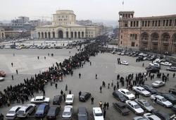抗议选举舞弊  亚美尼亚警察驱散首都示威者