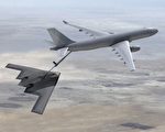 空客公司推出的空中加油機為B-2隱形轟炸機授油 (AFP)