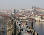 連接布拉格市區與布拉格堡的查理大橋(圖片來源：gettyimages)