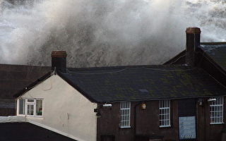 組圖：英國遭遇嚴重暴風雨襲擊