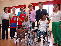 台捐贈輪椅給薩爾瓦多殘障人士