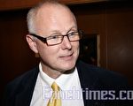 瑞典議員：為維護神韻藝術家權利而來