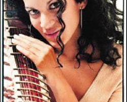 顶尖西塔琴演奏家－安诺舒卡发扬印度文化