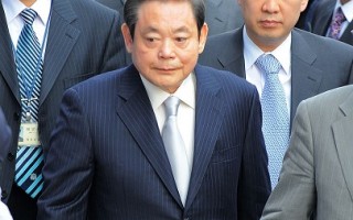 三星集团老板接受韩国检控官审查