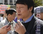 大陆“全国维权抗暴联线”运动海外发言人潘晴接受采访。(摄影﹕马有志/大纪元)