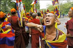 迎火炬前哨戰 藏人印度示威