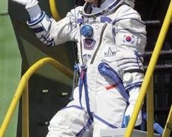 首位南韩太空人自太空站返回地球