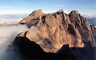 组图：金碧辉煌的马来西亚神山