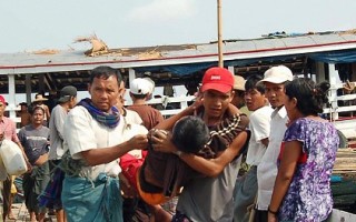 缅风灾罹难者被丢入河 幸存者枯等救援