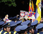 組圖：日本大學生抗議胡錦濤演講