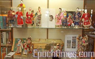 摩顿图书馆展京剧玩偶