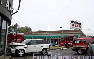 慘﹗奧斯頓88超市地段嚴重車禍