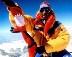 尼泊尔雪巴族人登圣母峰十八次  破世界纪录