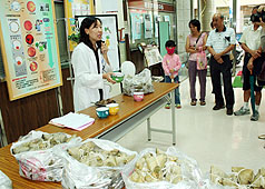 佑民醫院宣導高纖蔬果粽 盼民眾吃出健康