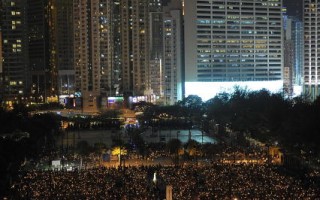 香港五万人参加纪念“六四”烛光集会