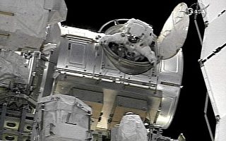 發現號太空梭太空人完成第三次太空漫步