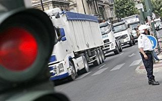 抗议油价  西葡法卡车司机集结抗议瘫痪交通