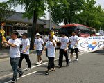 韩国人权委讲师举起“人权圣火”