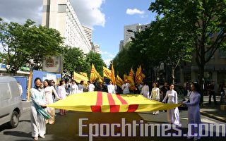组图：旅法越南社团庆自由旗帜60年