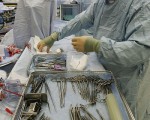 医师救命有奖金 英国民意哗然