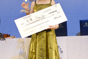 荣获2008年新唐人“全世界华人小提琴大赛”金奖的童颜。(大纪元)
