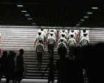 40萬志願者上崗 街道官員:全面監控