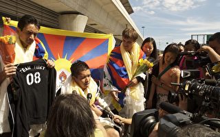 三名被北京递解出境的美国“自由西藏学生”返纽约