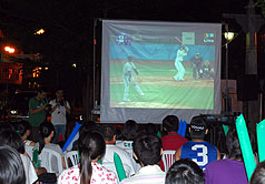 台日奧運棒賽 花蓮球迷聚集戶外螢幕觀戰