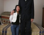 鲍喜顺和他1.68米的妻子夏淑娟。(China Photos/Getty Images)