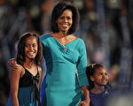 奥巴马的两个女儿玛丽亚(Malia )(左一)和莎夏(Sasha )(右一)。(法新社)