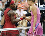 小威(Serena Williams)打败沙菲娜( Dinara Safina)/AFP/Getty Images