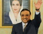 巴基斯坦遭刺杀的前总理碧娜芝．布托的丈夫札达里(Asif Ali Zardari)，9日宣誓就任巴基斯坦第十四任总统。(AAMIR QURESHI  /AFP)