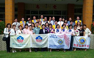 各界勞軍團慰問嘉義後備指揮部官兵