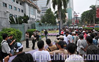 印尼民众抗议中共干涉他国新闻自由