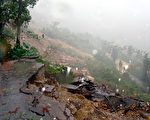 辛樂克颱風帶來山區超大豪雨，雲林草嶺149甲線道路 32.1K至33K處嚴重坍方，草嶺對外交通中斷。（圖：雲林縣政府提供）//中央社