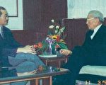 1994年11月3日作者與趙耀東先生(右)在中鋼台北辦事處會面。(楊碩英提供)