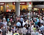 港市民「打蛇餅」排隊提錢