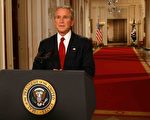 布什总统24日晚对美国全国发表电视实况转播讲话，解释政府拯救陷入困境的投资公司的7千亿美元计划。(Mark Wilson/Getty Images)