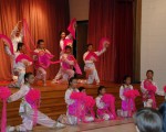 9月27日晚，位於德拉華州郝卡森郡的德拉華華美聯誼中心(CACC)舉辦了慶中秋的活動。來賓們不僅享受了美味的螃蟹晚餐，還觀看了CACC民族舞社和兒童舞社的少年和小朋友們表演的中國舞、民族舞。圖為CACC民族舞社的中國舞表演。 (大紀元圖片)