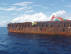 长50公尺不明平台船  绿岛外海南往北漂流