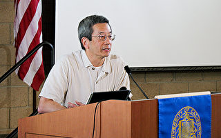 華裔教授錢永健分享諾貝爾化學獎