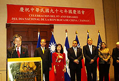 萨尔瓦多总统萨卡出席中华民国驻馆国庆酒会