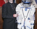 美国电玩大亨贾里奥特12日搭乘俄罗斯联合号太空船升空，前往国际太空站，成为全球第6名太空游客。(Matthew Peyton/Getty Images for Space Adventures)