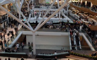 不畏經濟危機  全歐最大購物中心倫敦開幕