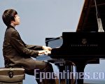 组图﹕全世界华人钢琴大赛冠军风采