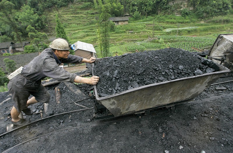 大陆动力煤9连跌 价格下降过半