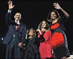 美国诞生了历史上第一位非洲裔的总统，美国为之欢呼，世界为之欢呼 (新唐人电视台)