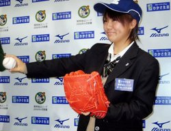 日本職棒首位女球員  16歲高中生入選