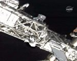 奋进号太空梭太空人第三度漫步  维修太空站