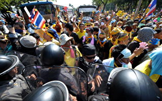 曼谷圍城 國會被迫延期